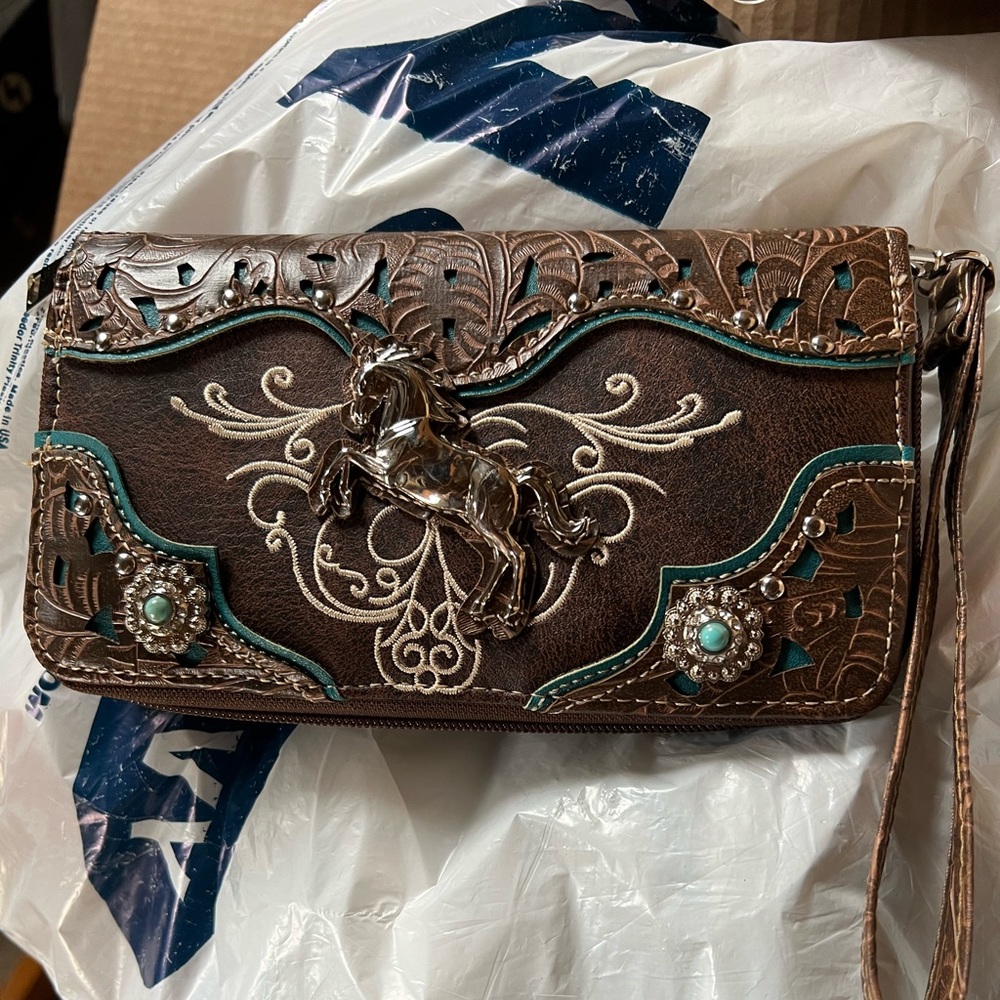 New leather wallet. In excellent conditions